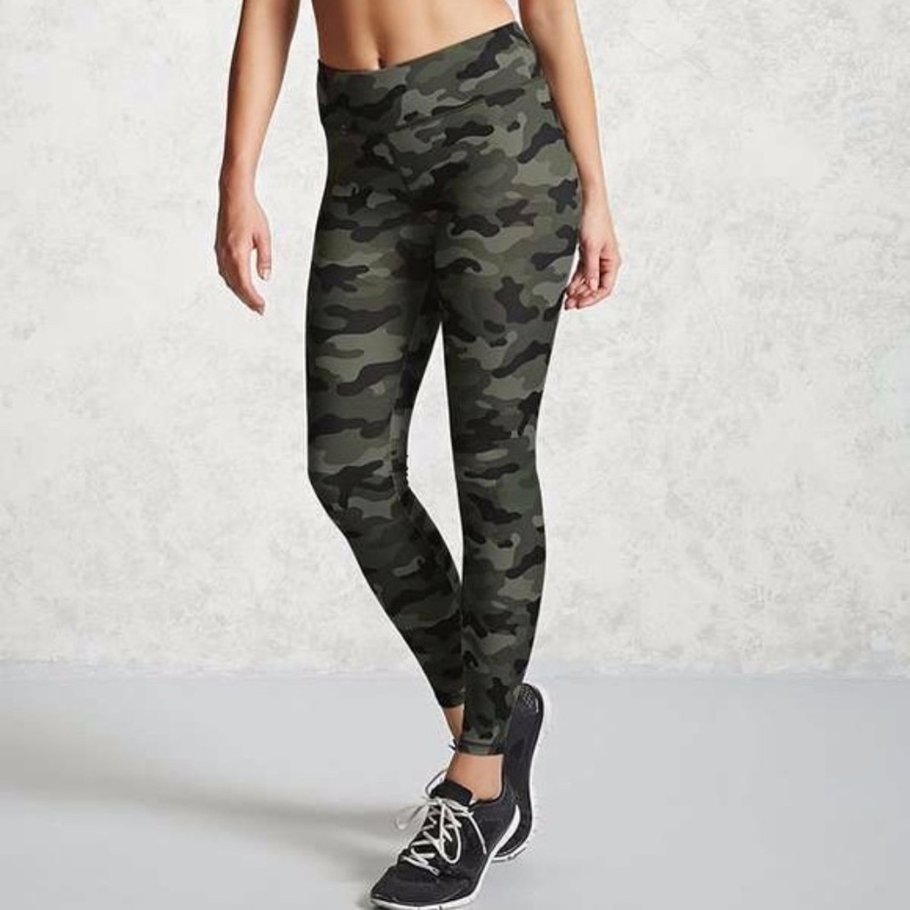 Forever 21 Active Camp Print Leggings size xs